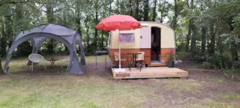 Accommodation - Vintage Caravan Clochette - Camping **La Clé des Champs