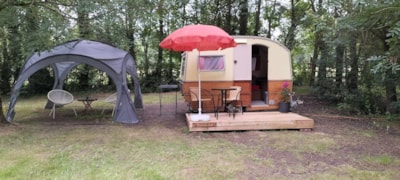 Vintage caravan CLOCHETTE — 1