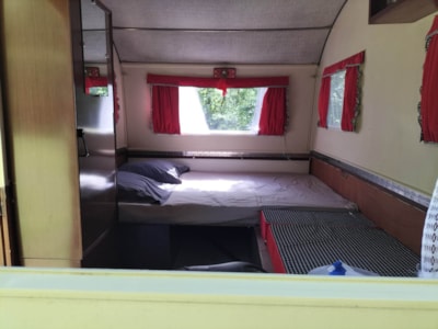Vintage caravan CLOCHETTE — 2