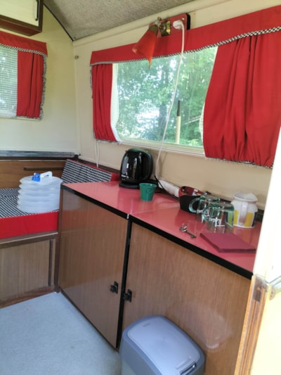 Vintage caravan CLOCHETTE — 4