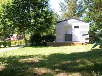 Stellplatz - Grand Confort Stellplatz - Strom 10 A - Abwasser - Fließwasseranschluss + Eigene Sanitäranlagen 130M² - Camping Marvilla Parks - Ty Nadan