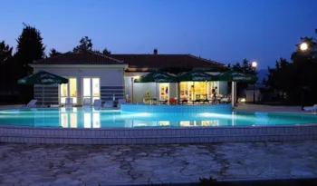 Stellplatz - Stellplatz Für Ein Auto + Wohnwagen, Wohnmobil, Familienzelt (Eine Person Im Preis Inbegriffen) - Autocamp Peros