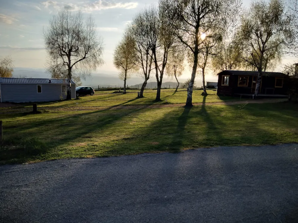 Kampeerplaats(en) - Standplaats - Camping Le Montbartoux
