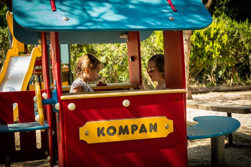 Camping La Tour de France***