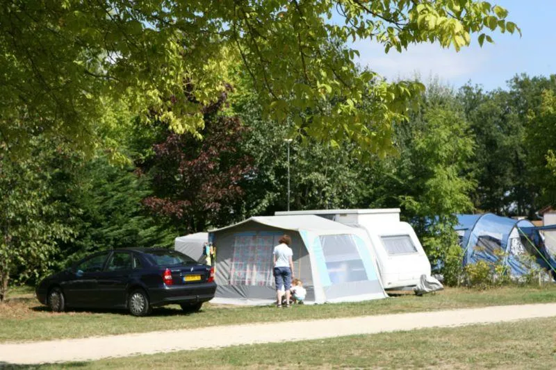 Forfait B : Emplacement + Électricité 10 Ampères + Véhicule