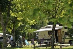 Kampeerplaats(en) - Standplaats Extra Comfort - Camping La Mignardière