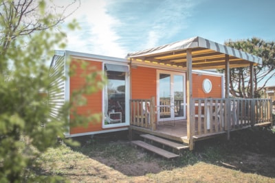 Comfort 2-bedroom mobile home with sea view — 1