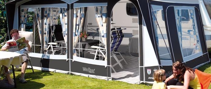 Standplaats voor camper met tafel en bank 100-120m²