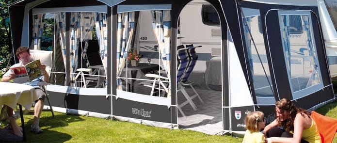 Stellplatz fur Wohnmobil mit Tisch und Bank 100-120m²