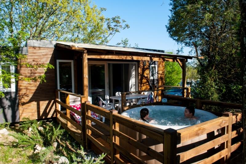 Accommodation - Mobil-Home Premium 2 Bedrooms - Air-Conditioning + Spa - Sites et Paysages Le Petit Bois