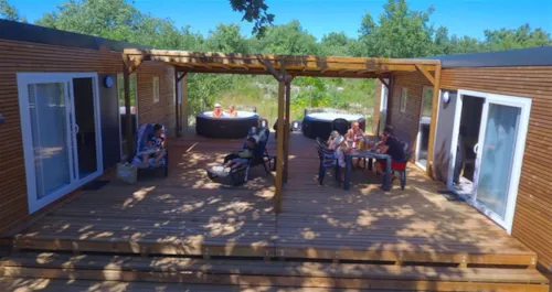 Huuraccommodatie(s) - Mobil-Home Premium 3  Slaapkamers - Airconditioning + Spa - image n°2 - Camping Le Petit Bois Sites et Paysages