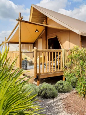  - Insolite Jungle Lodge 2 bedroom - bathroom - Camping Le Petit Bois Sites et Paysages