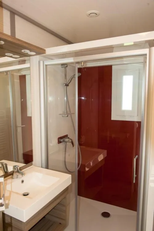 Location - Chalet Premium Les Suites Des Défilés 2Ch - Clim + Tv + Lv + Spa + (Sh) - image n°5 - Camping Le Petit Bois Sites et Paysages