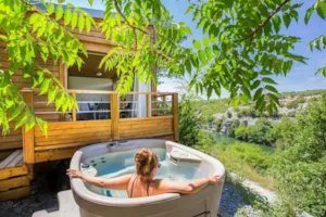  - Chalet premium Les Suites des Gorges 2 bedrooms - air-conditioning + TV - Camping Le Petit Bois Sites et Paysages