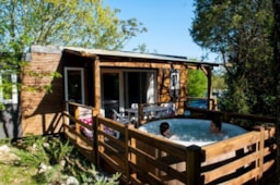 Huuraccommodatie(s) - Mobil-Home Premium 2 Slaapkamers - Airconditioning + Spa - Camping Le Petit Bois Sites et Paysages