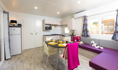 Mietunterkunft - Mobil-Home Premium 2 Schlafzimmer - Klimaanlage+ Spa - image n°4 - Camping Le Petit Bois Sites et Paysages