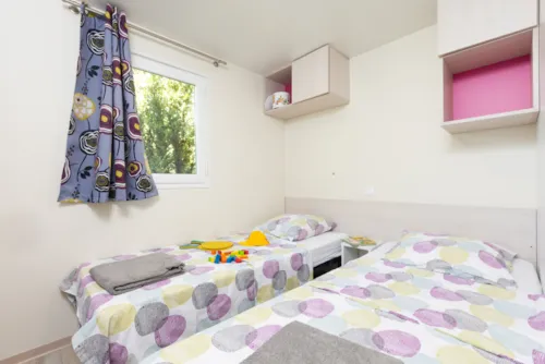 Mietunterkunft - Mobil-Home Premium 2 Schlafzimmer - Klimaanlage+ Spa - image n°7 - Camping Le Petit Bois Sites et Paysages