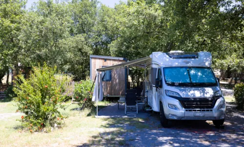 Emplacement - Emplacement Premium - San Privés - image n°2 - Camping Le Petit Bois Sites et Paysages