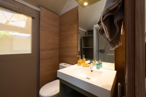 Accommodation - Insolite Jungle Lodge 2 Bedroom - Bathroom - image n°6 - Camping Le Petit Bois Sites et Paysages