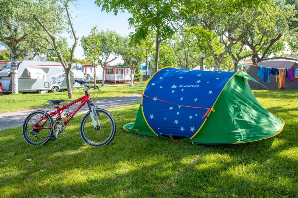 Pitch - Pitch Yellow 70Mq In Size, For Motorhomes/ Caravan/Tent, Current 3A(600Watt) - Camping Surabaja-La Playa