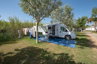 Blue Pitch 60MQ in size Motorhomes/ Caravans, current 6A (1200 watt) — 4