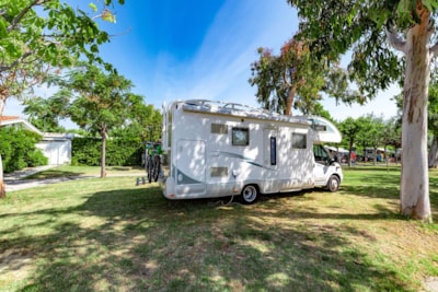 Blue Pitch 60MQ in size Motorhomes/ Caravans, current 6A (1200 watt) — 6