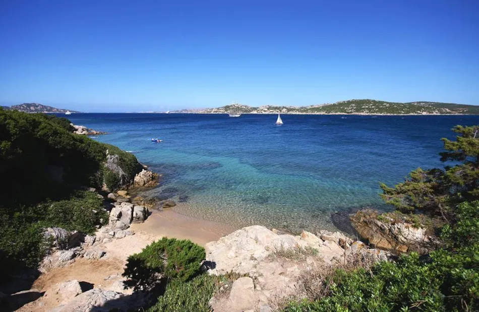 Isola dei Gabbiani - Land of water