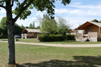 Mietunterkunft - Lodge Hölzerner Überdachte - Mit Sanitäranlagen 4 Pers. - Glamping Sainte-Suzanne