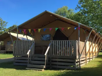 Mietunterkunft - Lodge Hölzerner Überdachte - Mit Sanitäranlagen 6 Pers. - Glamping Sainte-Suzanne