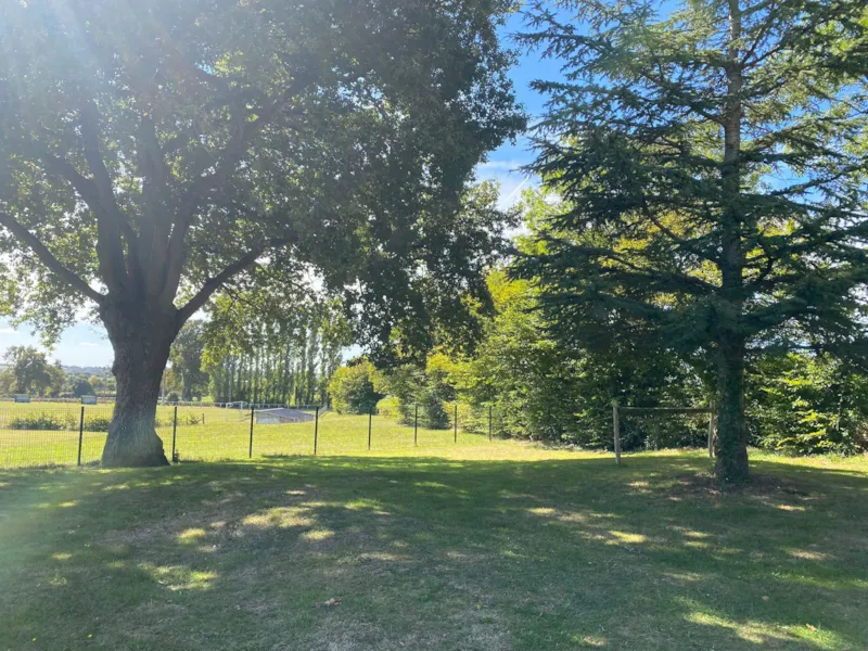 Tente + Vélo Ou Randonneur / Sans Électricité (Sans Véhicule)