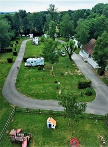 Camping Onlycamp Pesmes La Colombière — Foto 7