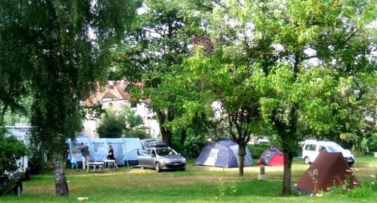 Camping Onlycamp Pesmes La Colombière - image n°2 - Camping Direct