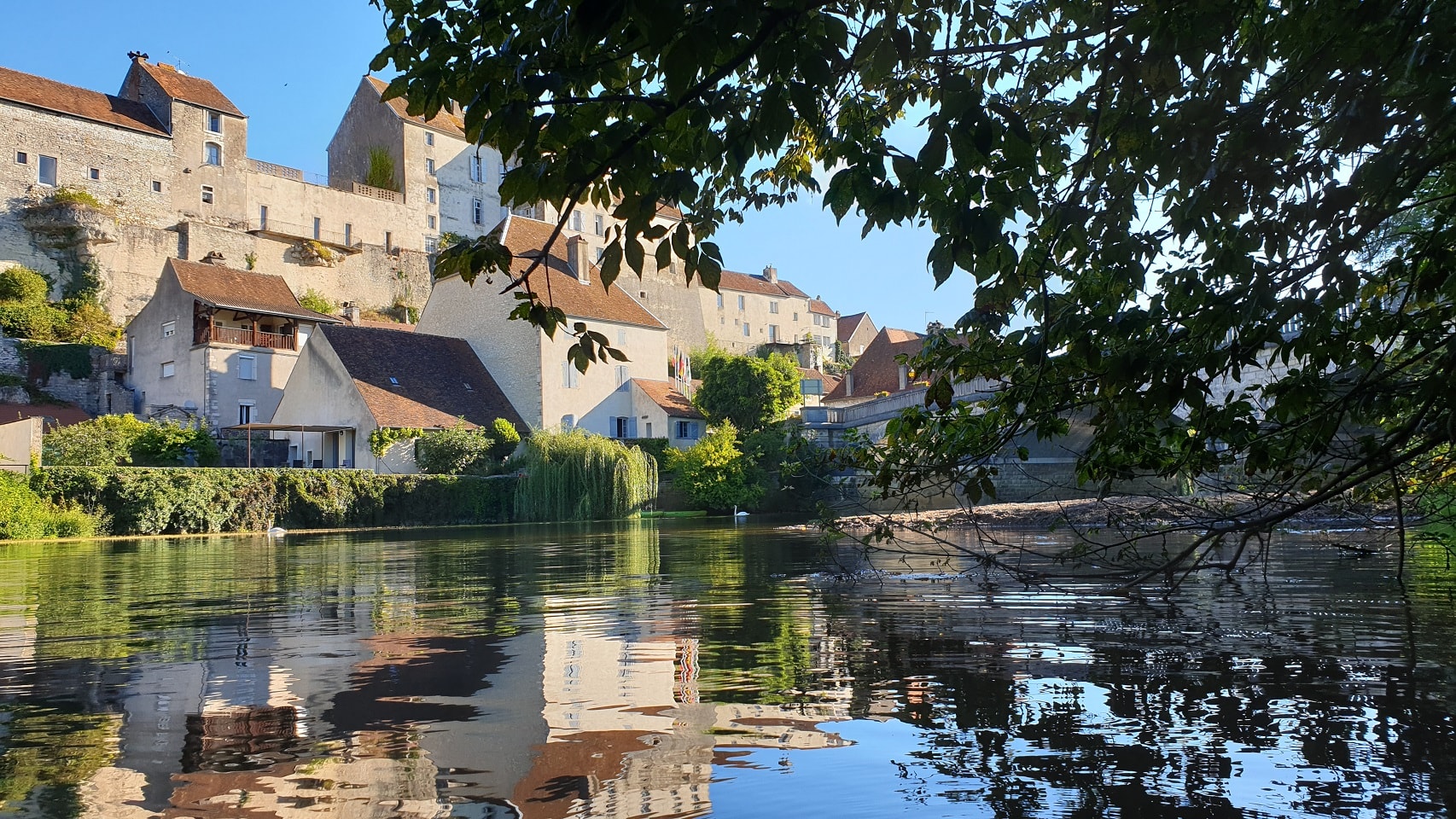 Camping Onlycamp Pesmes La Colombière — Foto 1