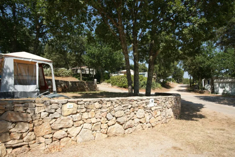 Emplacement Sans Électricité : 1 Voiture + Tente