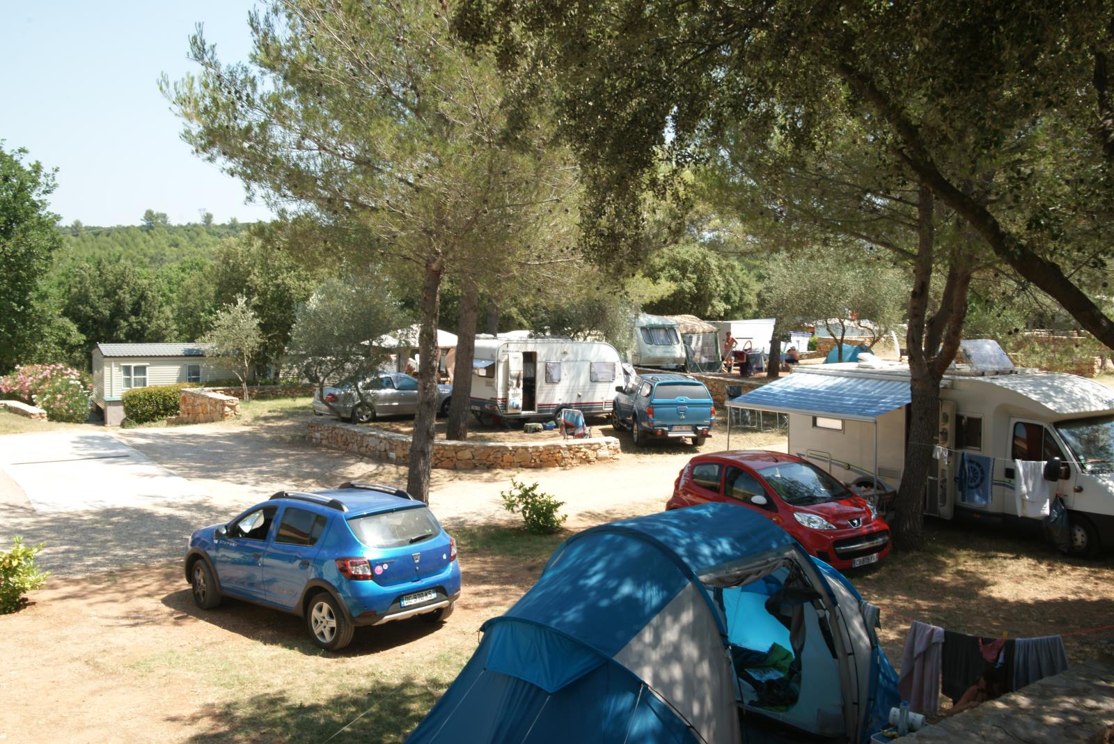 Emplacement - Emplacement Sans Électricité : 1 Voiture + Tente - Domaine de la Cigalière