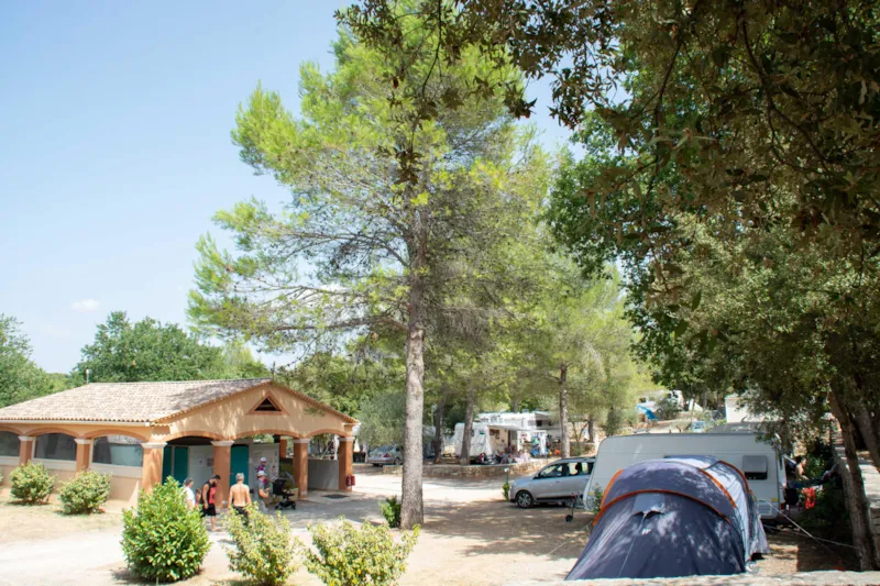 Emplacement Sans Électricité : 1 Voiture + Tente