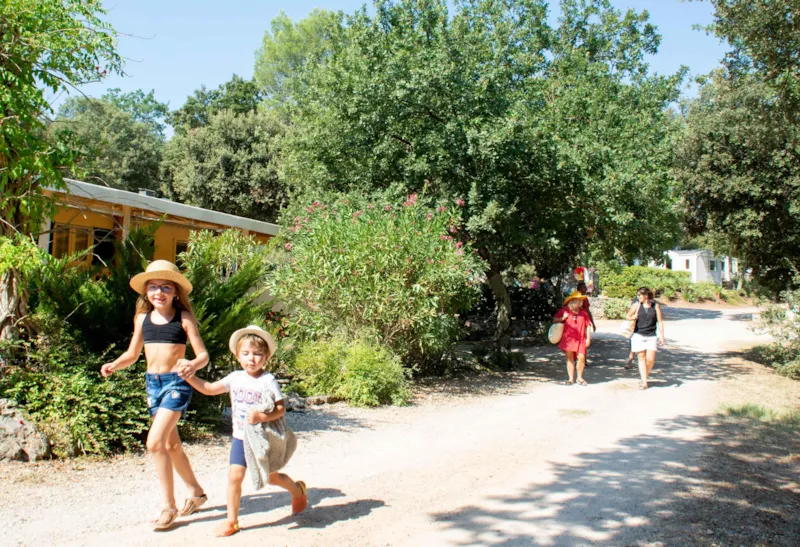 Emplacement Sans Électricité : 1 Voiture + Tente