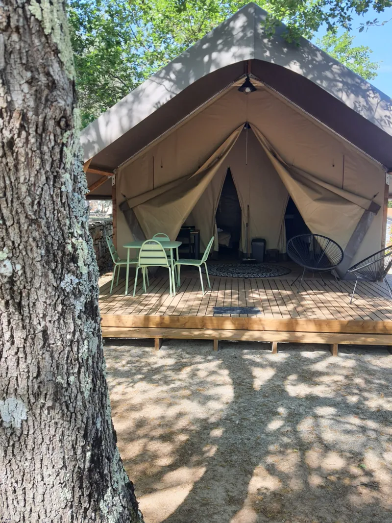 Eco-Lodge "Le Safari"        La Tête Dans La Nature En Famille