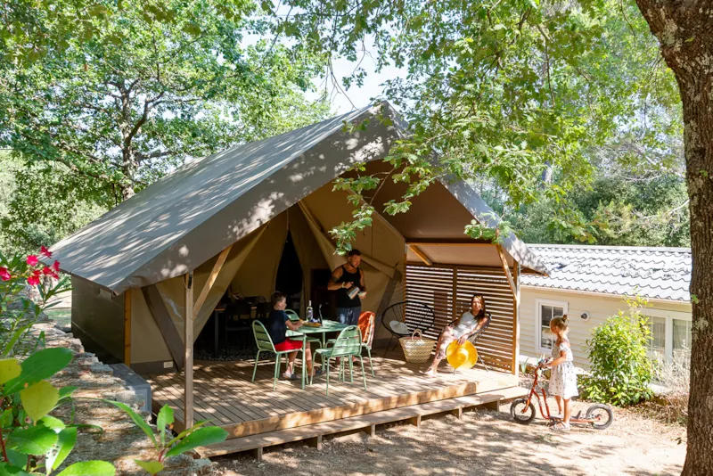 Eco-Lodge "Le Safari"        La Tête Dans La Nature En Famille