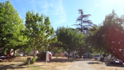 Kampeerplaats(en) - Emplacement Caravane - Escapade Vacances - Camping Les Cèdres