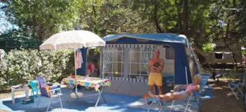 Stellplatz - Stellplatz Mit Strom 10A - Camping Paradis Domaine de Gaujac