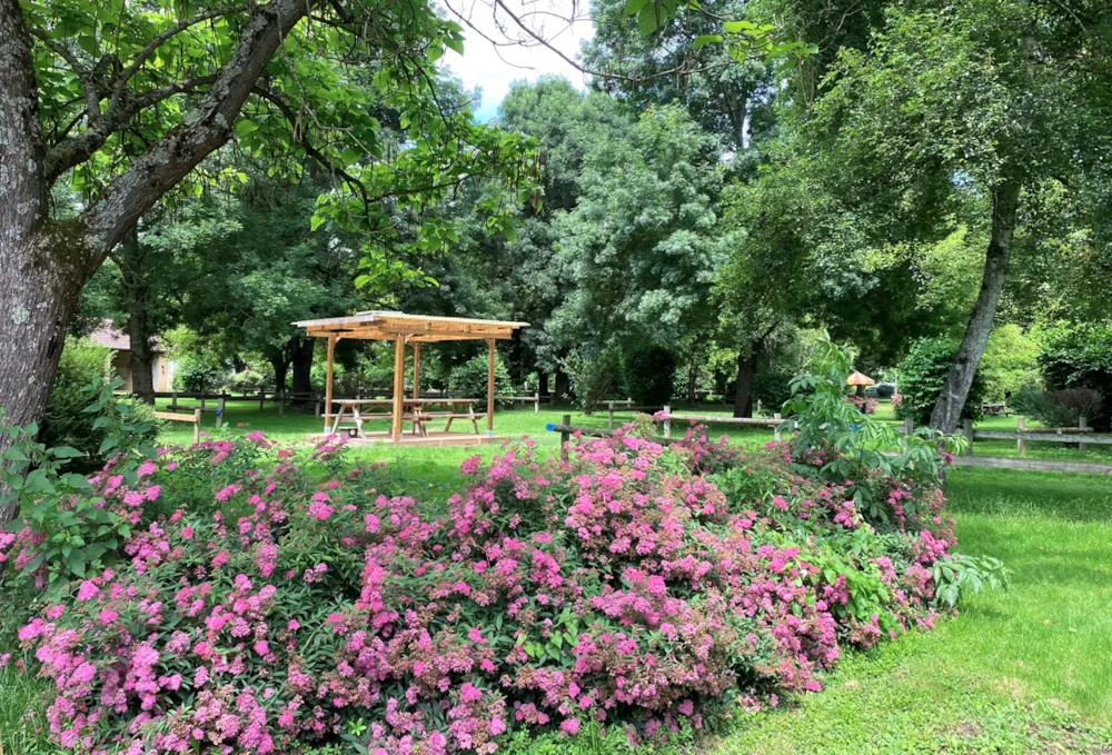 Emplacement - Forfait Randonneur À Pied Ou À Vélo Avec Tente - Camping Au Bon Endroit
