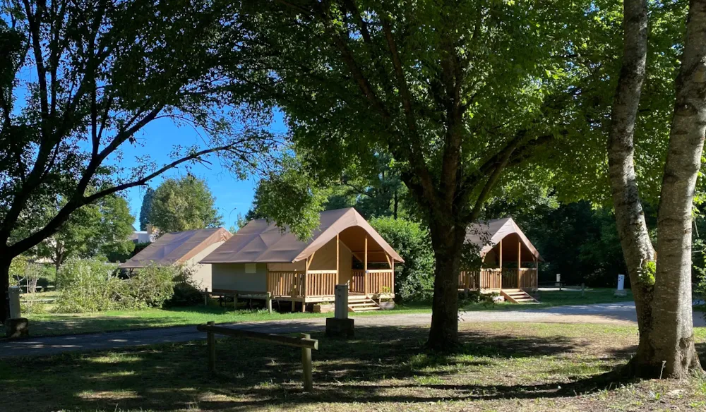 Location - Tente Lodge - Sans Sanitaire - Camping Au Bon Endroit