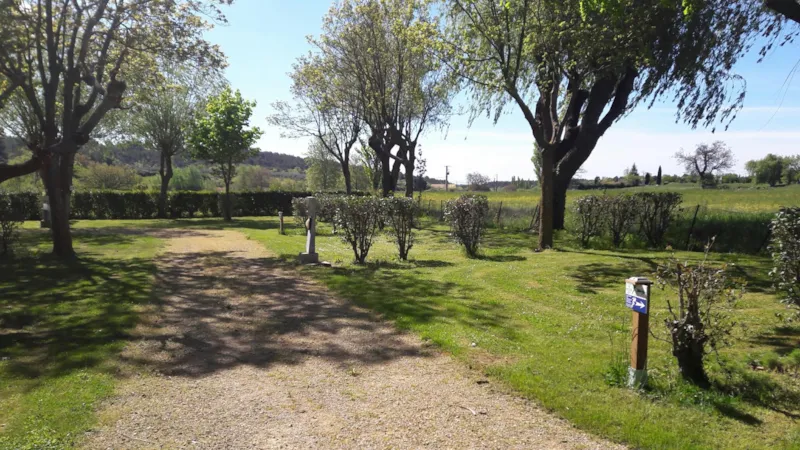 Forfait Standard Emplacement + Électricité 10A,  Camping-Car