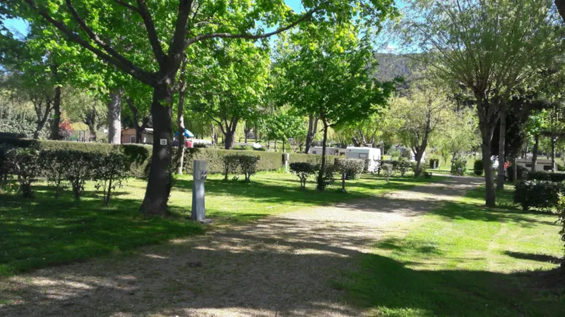 Forfait Standard Emplacement + Électricité 10A, Caravane