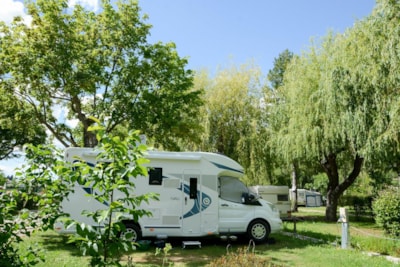 Standard package pitch + 10A electricity, motorhome — 1