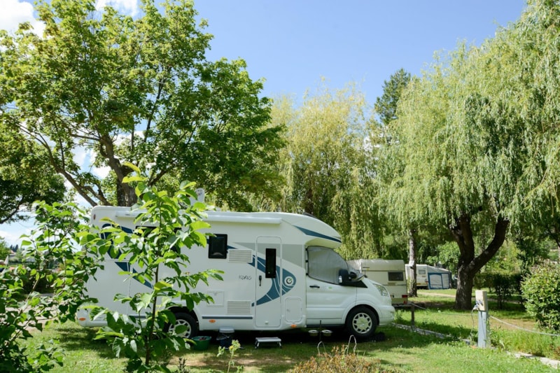 Standard package pitch + 10A electricity, motorhome