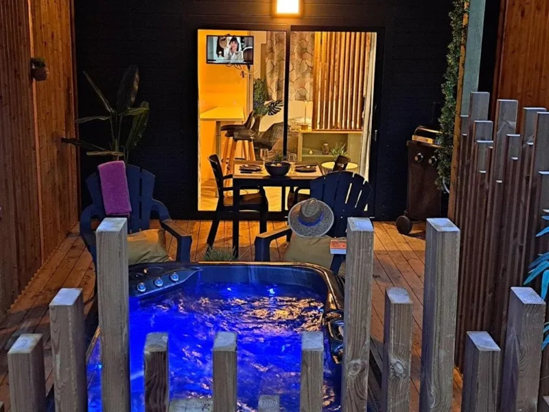 Premium 1 Climatisé 20 M²  Spa / Tv / Bbq