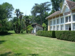 Camping Château Le Haget - image n°12 - Roulottes