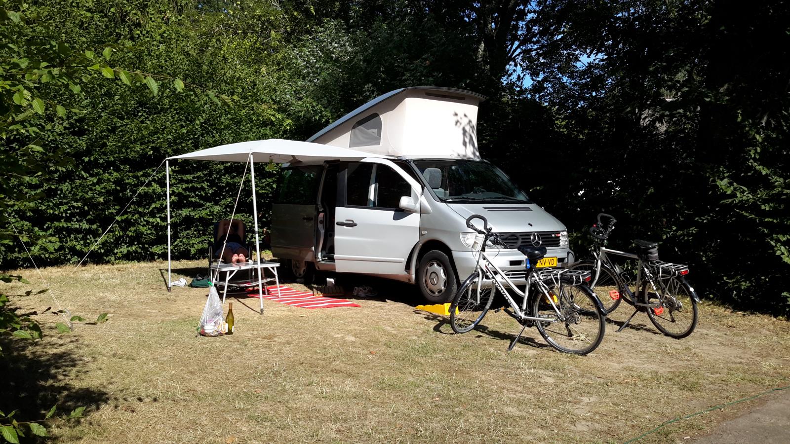 Kampeerplaats - Comfortpakket, Met Elektriciteit - Camping d'Autun